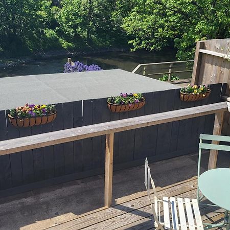 Ty Taf 2 Bed Cottage With Deck & Easy Transport Links Cardiff Exterior foto